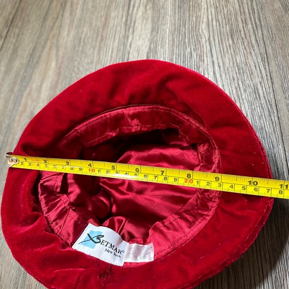 Red Hat Feels Like Velvet W/Buttons - Picture 9 of 11